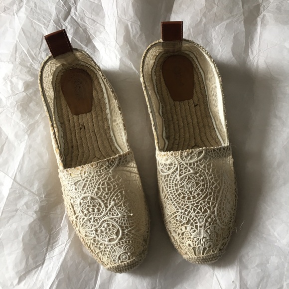 Chloe | Scalloped Lace Espadrille Flat - Picture 4 of 10